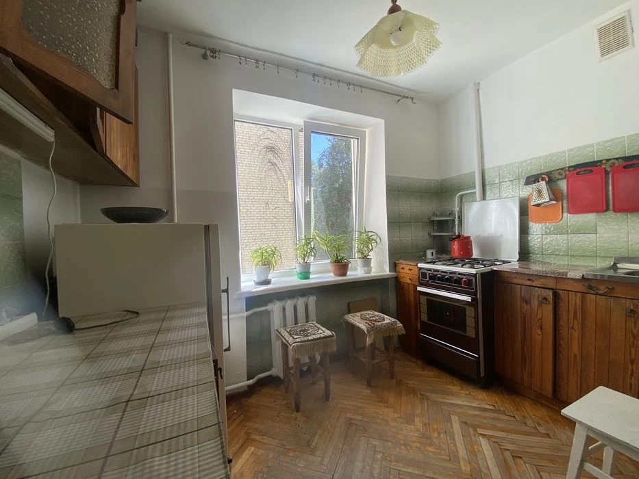Продам 3 кімнатну квартиру по вул. Генерала Безручка