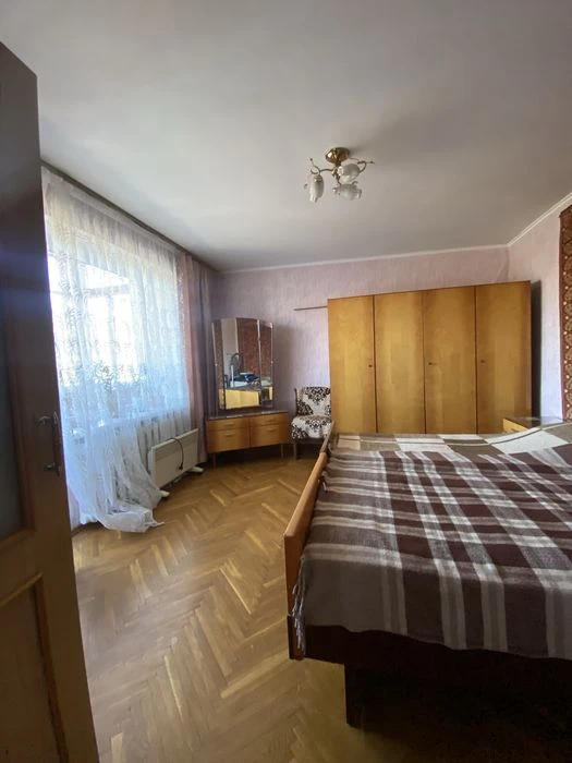 Продам 3 кімнатну квартиру по вул. Генерала Безручка
