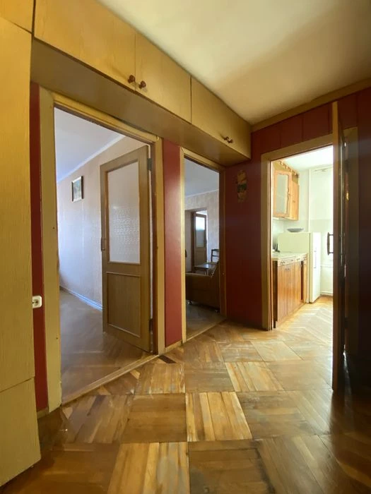 Продам 3 кімнатну квартиру по вул. Генерала Безручка