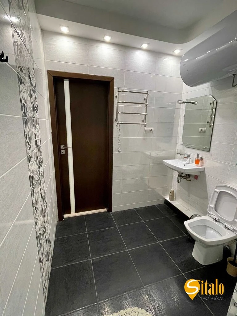 Продажа 2-комнатной квартиры 67 м², Драгоманова ул., 2А