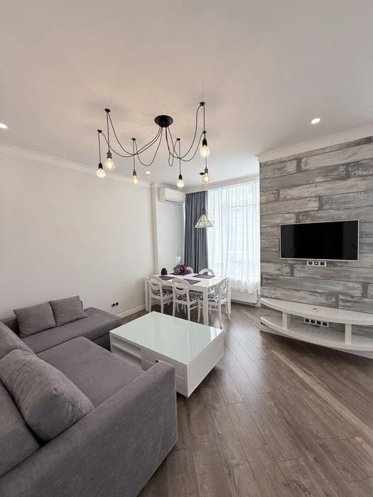 For rent at 9 Zhemchuzhina on French boulevard Dvukhkomnatnaya 100