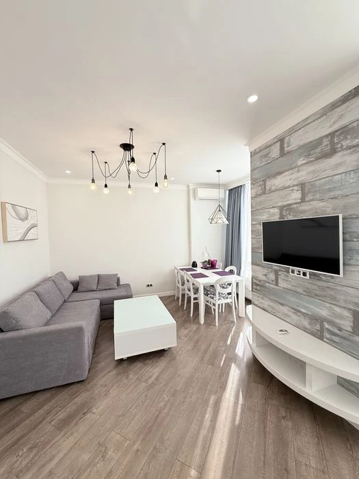 For rent at 9 Zhemchuzhina on French boulevard Dvukhkomnatnaya 100