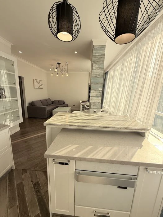 For rent at 9 Zhemchuzhina on French boulevard Dvukhkomnatnaya 100