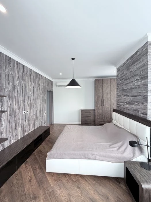 For rent at 9 Zhemchuzhina on French boulevard Dvukhkomnatnaya 100