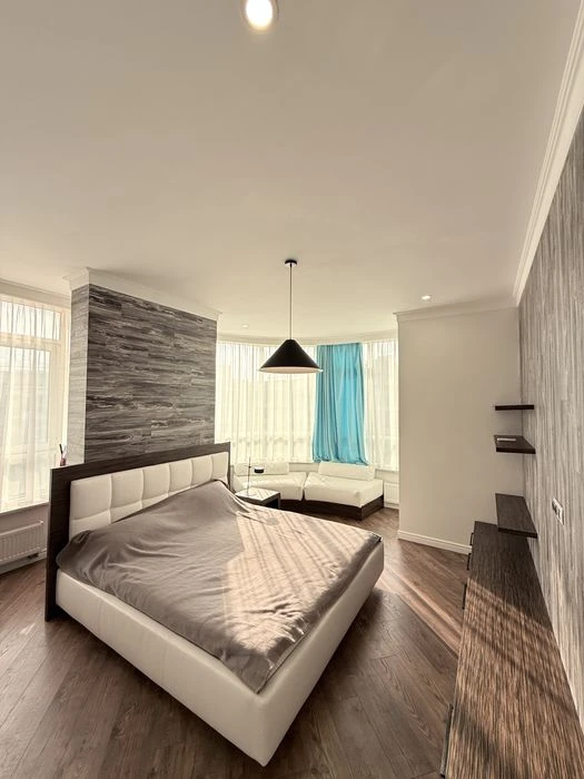 For rent at 9 Zhemchuzhina on French boulevard Dvukhkomnatnaya 100