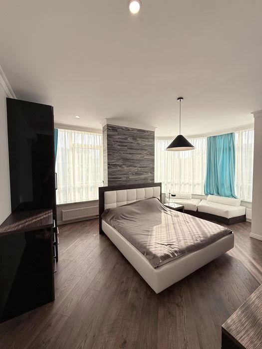 For rent at 9 Zhemchuzhina on French boulevard Dvukhkomnatnaya 100
