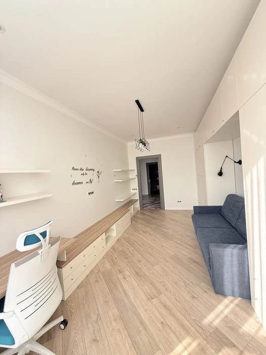 For rent at 9 Zhemchuzhina on French boulevard Dvukhkomnatnaya 100