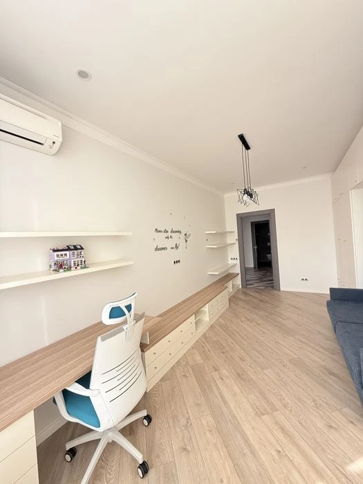 For rent at 9 Zhemchuzhina on French boulevard Dvukhkomnatnaya 100