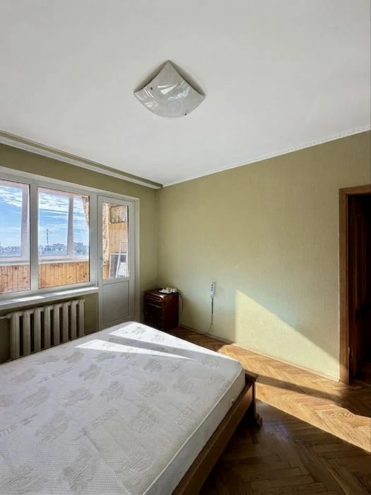 Продам 3к квартиру , Доброхотова,1 , 72 кв, Житомирська,Акад