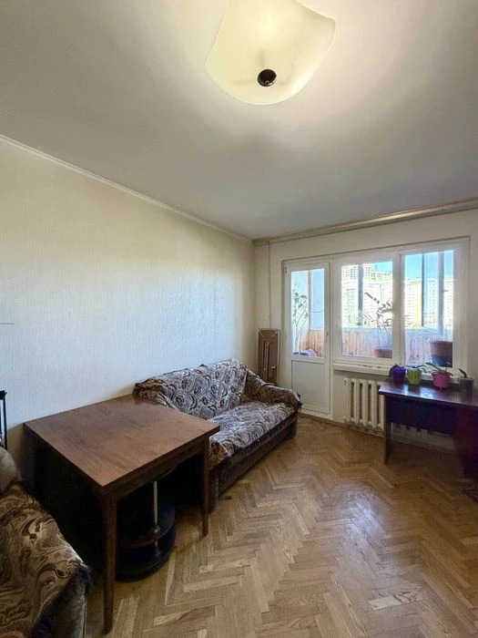 Продам 3к квартиру , Доброхотова,1 , 72 кв, Житомирська,Акад