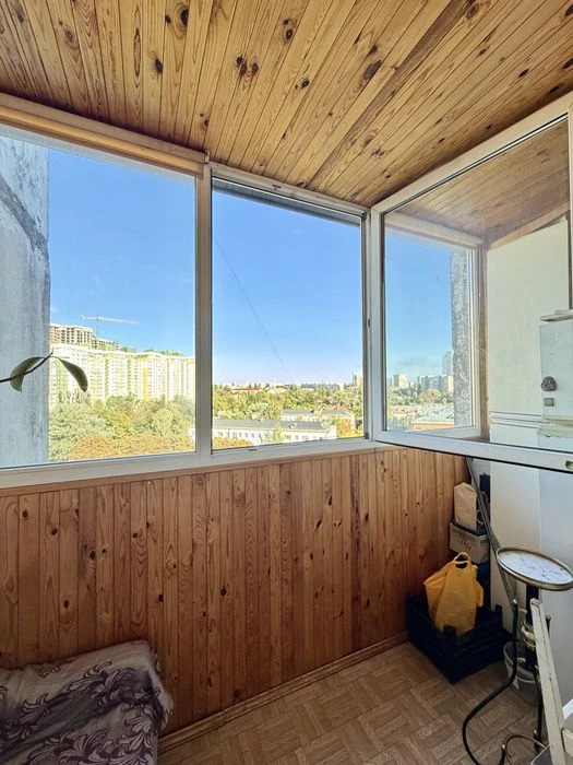 Продам 3к квартиру , Доброхотова,1 , 72 кв, Житомирська,Акад