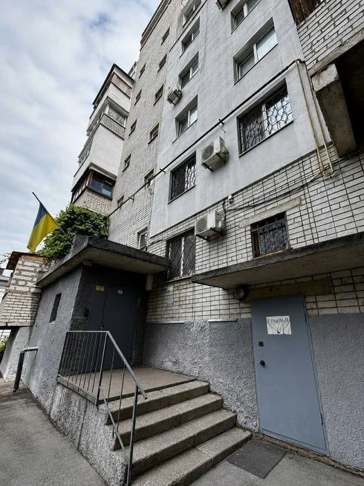 Продам 3-комнатную квартиру в самом центре Днепра!