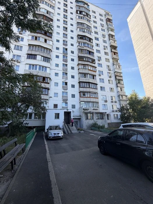 Продаж квартири вул Райдужна 11