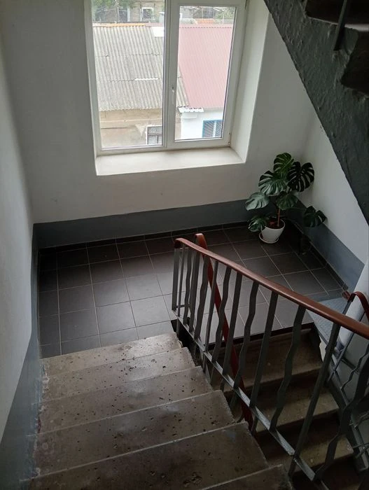 Продаю 2 к.крупногабаритну кв. вул.Нікольська- Фалеєвська, м