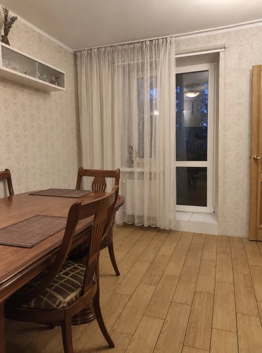 В продаже четырехкомнатная квартира недалеко от центра  с ин
