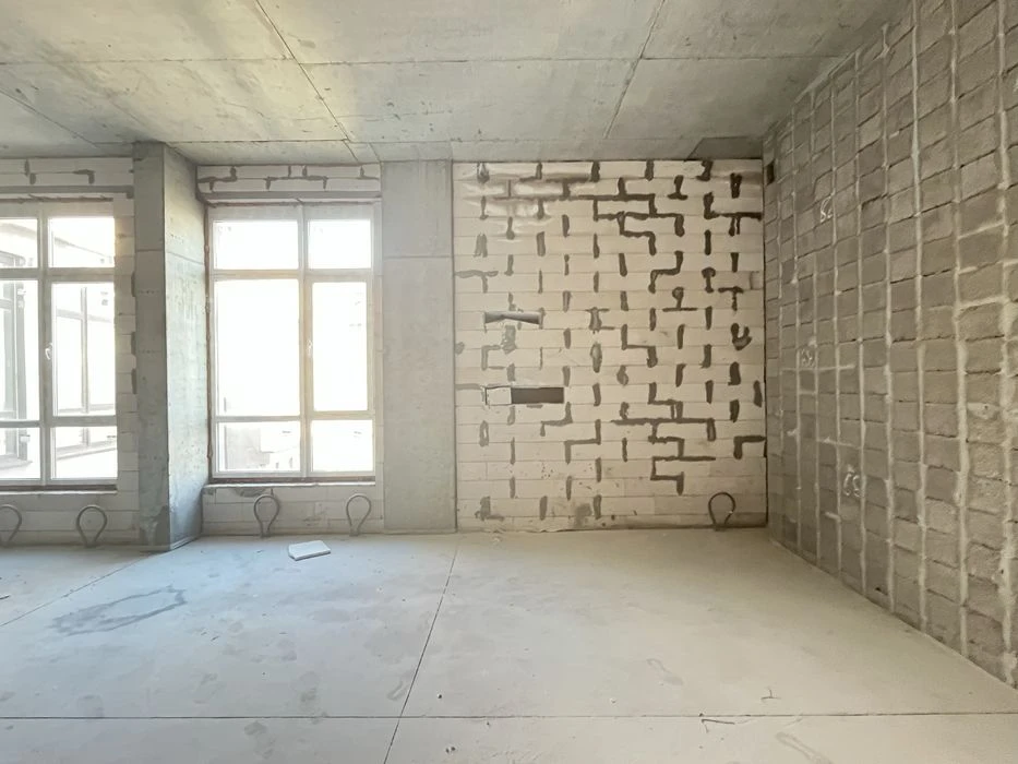 1 комн.48 кв.м. Потолки 3,8 м. 41500$. Без комиссии.