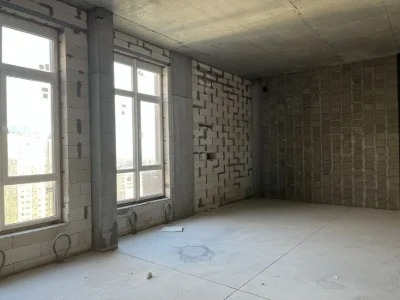1 комн.48 кв.м. Потолки 3,8 м. 41500$. Без комиссии.