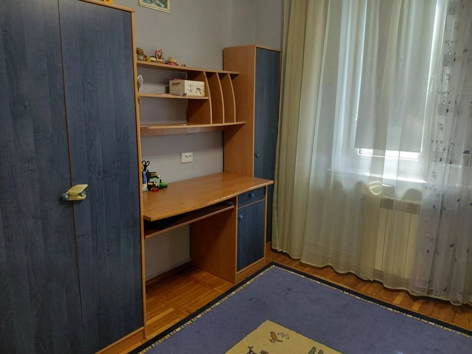 Продається 3-кімнатна квартира в м. Ужгород по вул. Легоцько