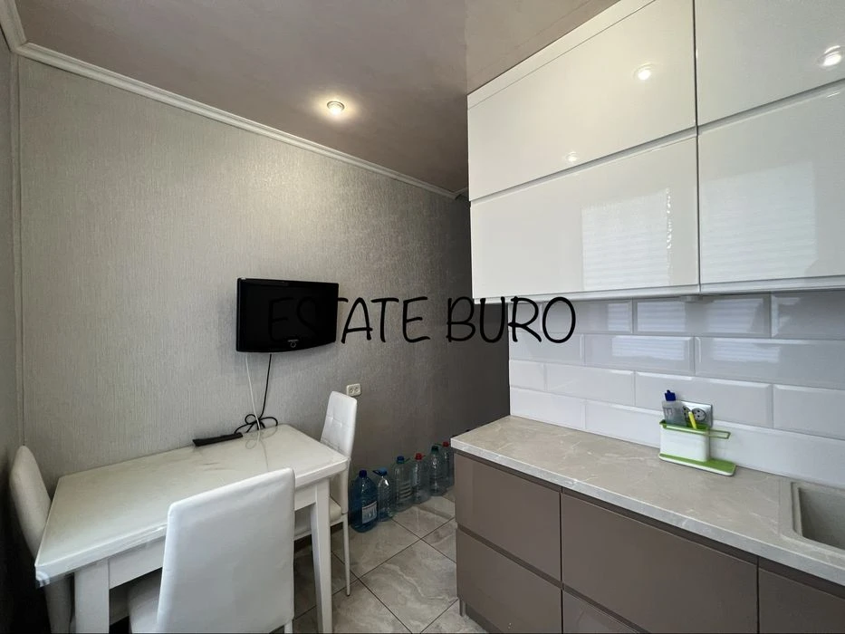 Продам 3 к. квартиру 67м2! 2 этаж /12 Полная комплектация! М