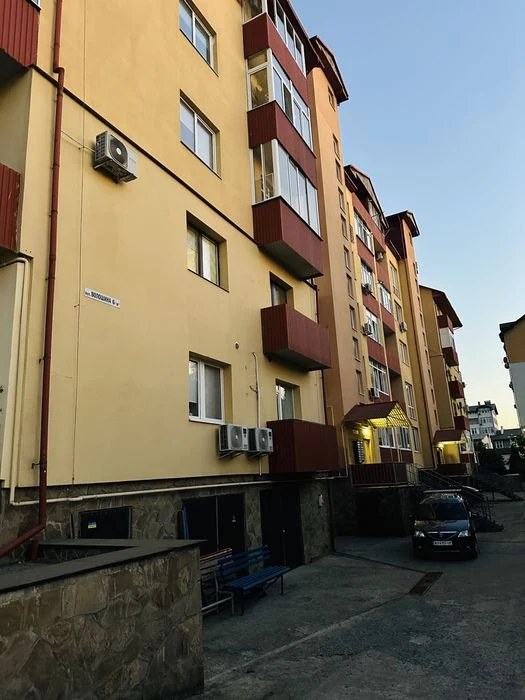 Простора 2-к квартира 81.7 м² з індивідуальним опаленням!Пор