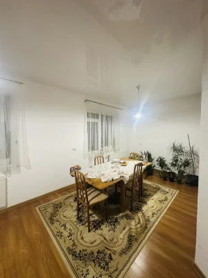 Простора 2-к квартира 81.7 м² з індивідуальним опаленням!Пор