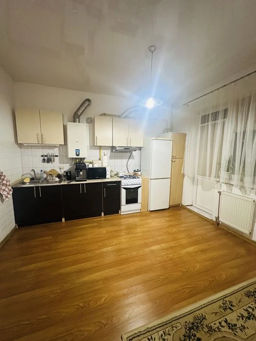 Простора 2-к квартира 81.7 м² з індивідуальним опаленням!Пор