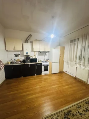 Простора 2-к квартира 81.7 м² з індивідуальним опаленням!Пор