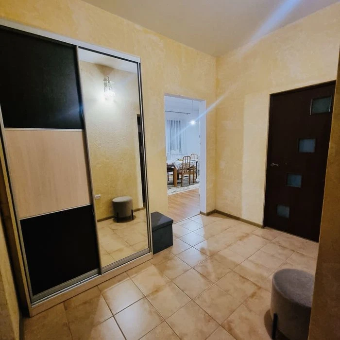 Простора 2-к квартира 81.7 м² з індивідуальним опаленням!Пор