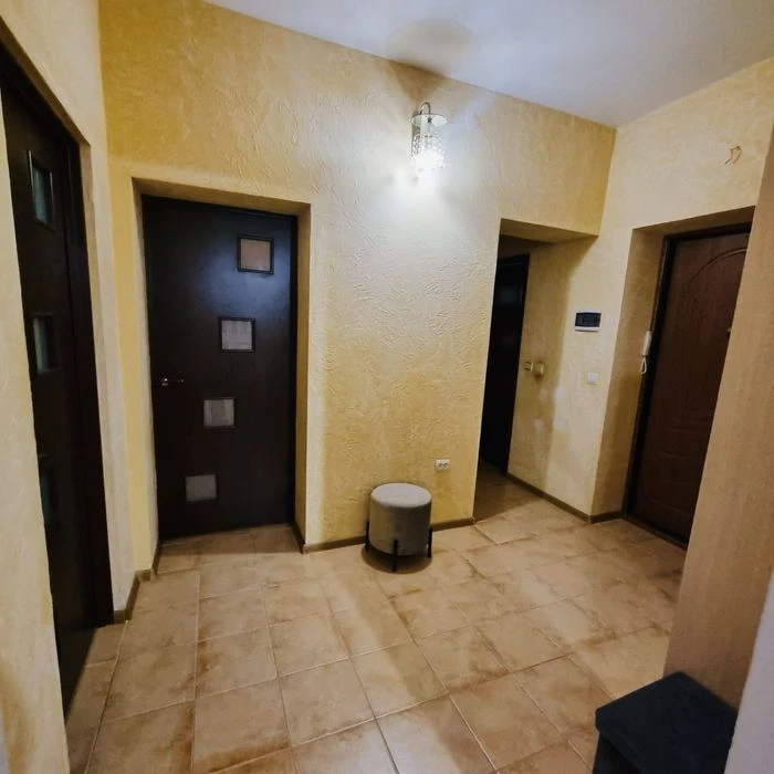 Простора 2-к квартира 81.7 м² з індивідуальним опаленням!Пор