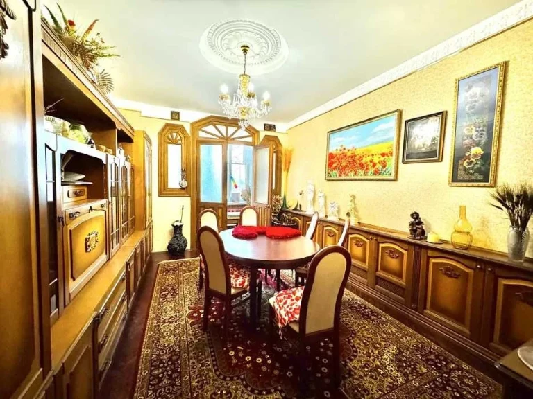 Продаж 4-кімнатної квартири в центрі міста | Площа 85м² | ву