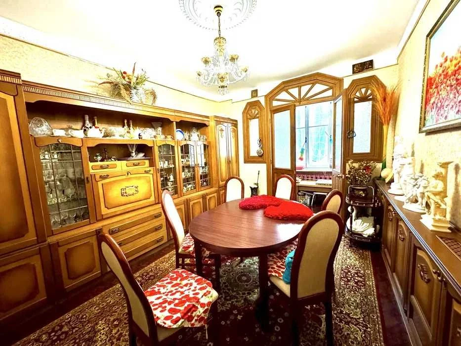 Продаж 4-кімнатної квартири в центрі міста | Площа 85м² | ву