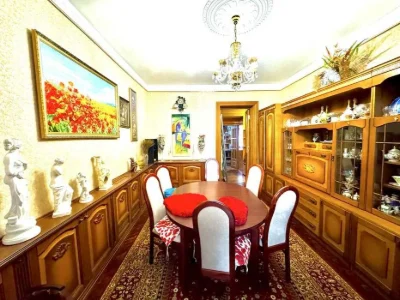 Продаж 4-кімнатної квартири в центрі міста | Площа 85м² | ву