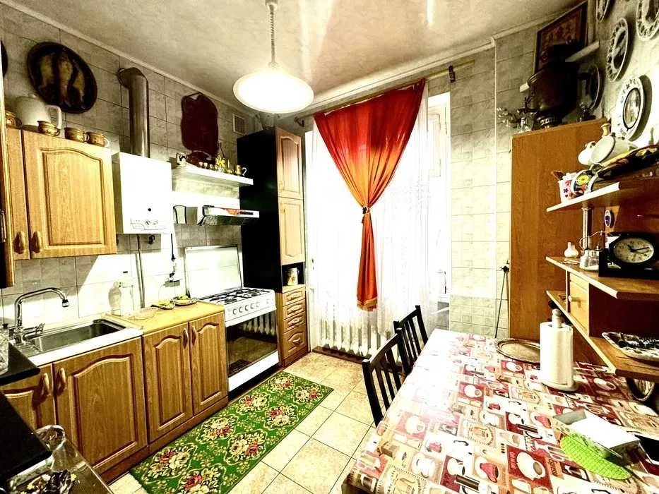 Продаж 4-кімнатної квартири в центрі міста | Площа 85м² | ву