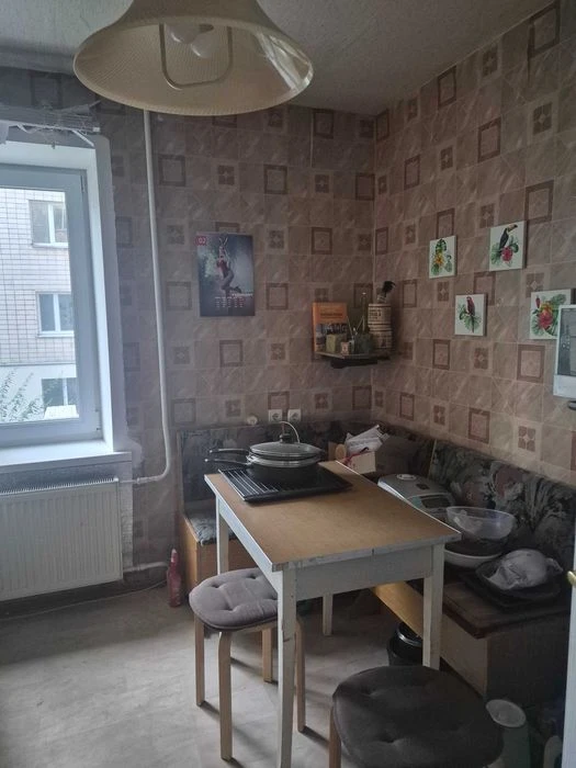 Продам 2к.квартиру пр.Леся Курбаса, 1-Б