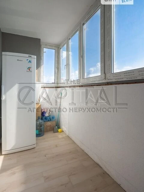 Продаж 1к квартири 60 кв. м на вул. Маланюка Євгенія 10 • ID