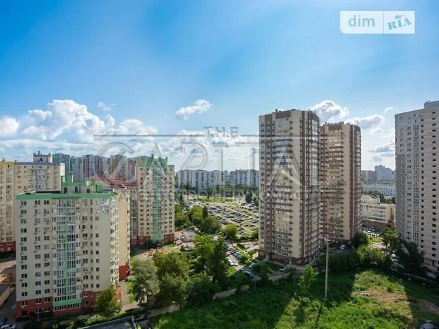 Продаж 1к квартири 60 кв. м на вул. Маланюка Євгенія 10 • ID