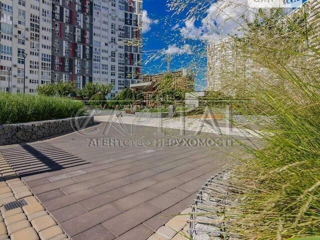 Продаж 1к квартири 60 кв. м на вул. Маланюка Євгенія 10 • ID
