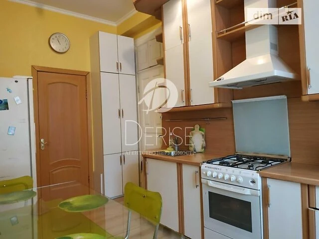 Продаж 3к квартири 68 кв. м на вул. Малопідвальна 4 • ID 348