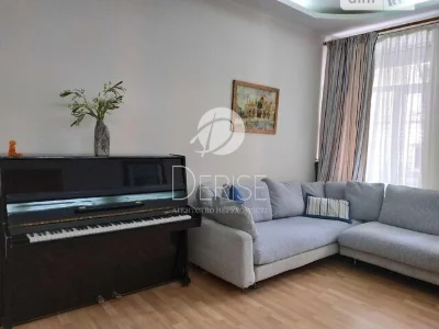 Продаж 3к квартири 68 кв. м на вул. Малопідвальна 4 • ID 348