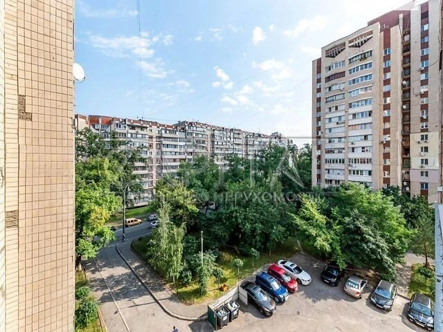 Продаж 4к квартири 80 кв. м на вул. пр-т Берестейський 146/2