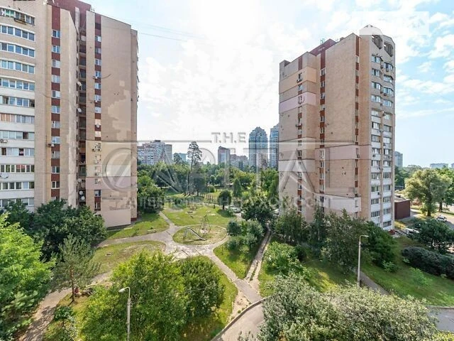 Продаж 4к квартири 80 кв. м на вул. пр-т Берестейський 146/2