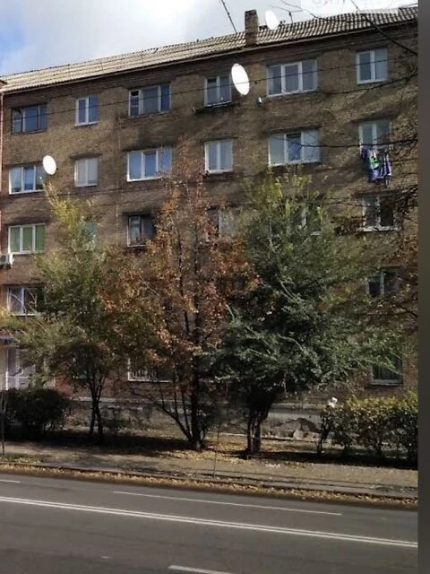 Продаж 2к квартири 43 кв. м на вул. Данила Щербаківського 36
