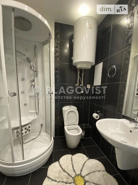 Продаж 3к квартири 105 кв. м на просп. Володимира Івасюка 47