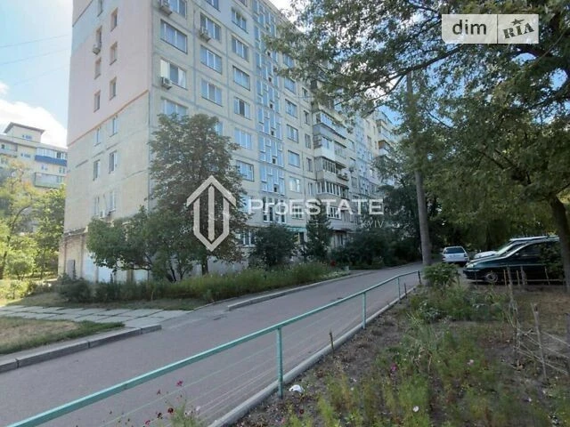 Продаж 2к квартири 46 кв. м на вул. Космонавта Поповича 20А