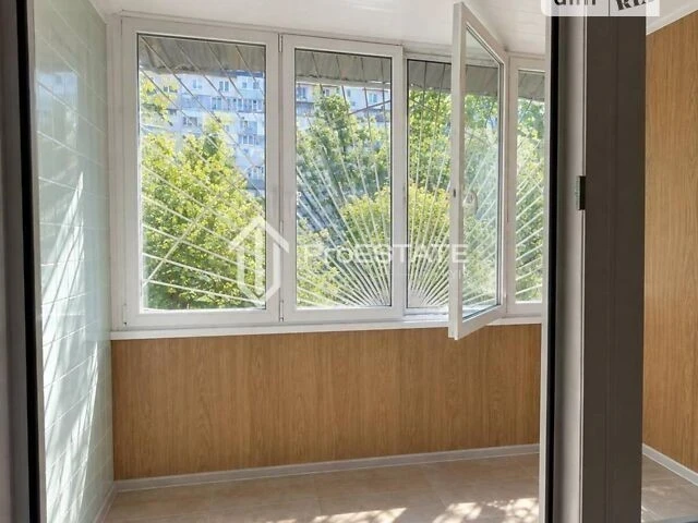 Продаж 2к квартири 46 кв. м на вул. Космонавта Поповича 20А