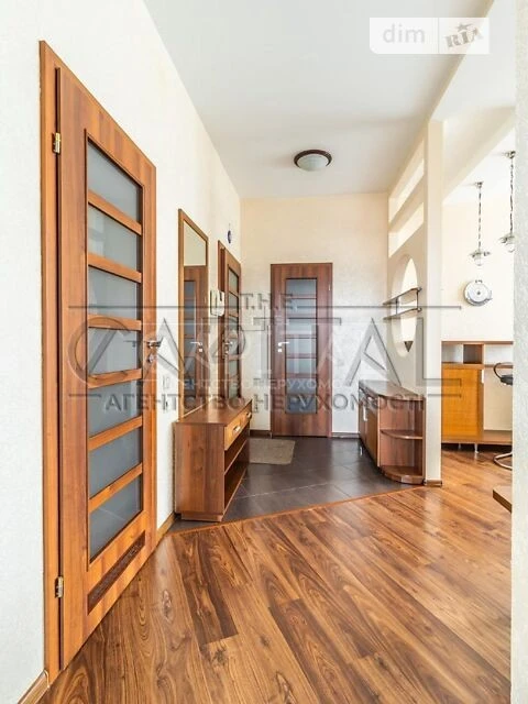 Продаж 2к квартири 74 кв. м на вул. пр-т Володимира Івасюка
