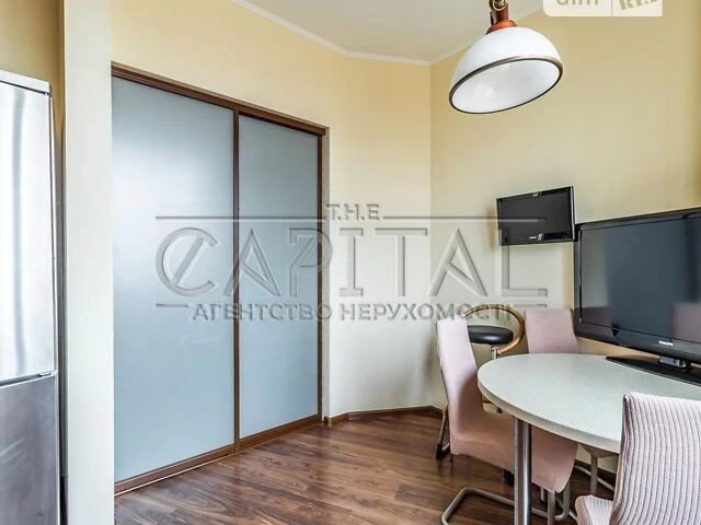 Продаж 2к квартири 74 кв. м на вул. пр-т Володимира Івасюка