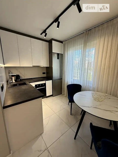 Продаж 3к квартири 76 кв. м на вул. Ревуцького 13 • ID 34832