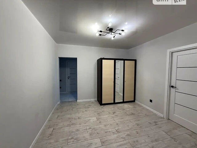 Продаж 3к квартири 76 кв. м на вул. Ревуцького 13 • ID 34832