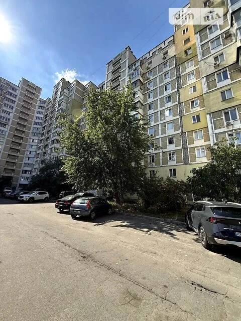 Продаж 3к квартири 76 кв. м на вул. Ревуцького 13 • ID 34832